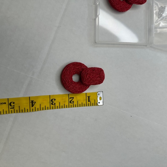 Raffia Fuchsia Circle Earrings - Picture 4 of 4